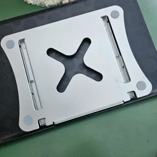Soporte portátil + Hub USB + ratón