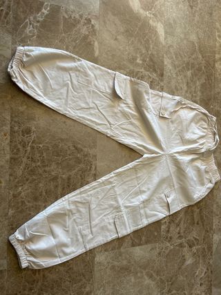 Pantalones cargo beige talla M