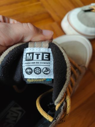 Botas Vans altas beige