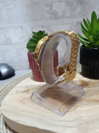Reloj dorado - cuadrado