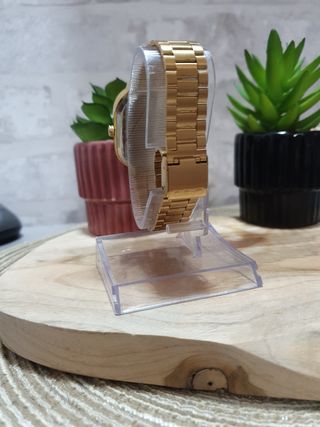 Reloj dorado - cuadrado