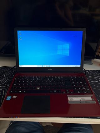 Portátil Acer rojo - Año 2015