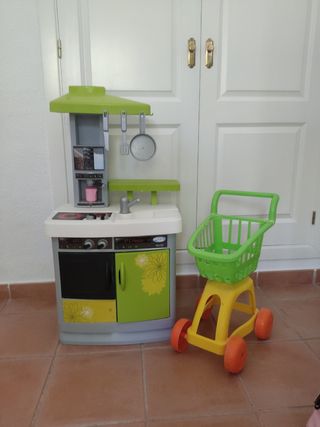 Cocinita +carrito infantil.Se recoge en Islantilla