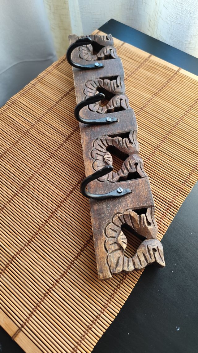 Perchero madera tallado 4 ganchos