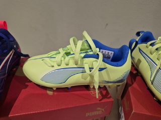 4 Botas fútbol Puma niño talla 28