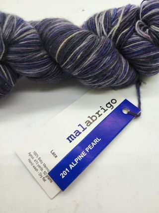 Lana Malabrigo Lace
Color Alpine Pearl 201