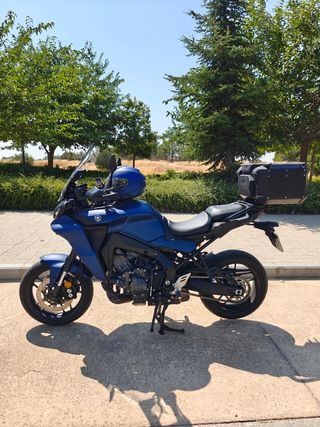 Yamaha Tracer 9 azul mate 