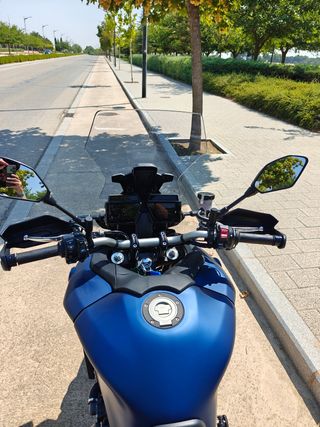 Yamaha Tracer 9 azul mate 