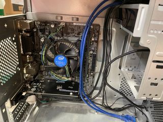 Caja PC ASUS - Placa, Procesador i3 séptima Gen.
