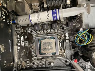 Caja PC ASUS - Placa, Procesador i3 séptima Gen.