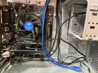 Caja PC ASUS - Placa, Procesador i3 séptima Gen.