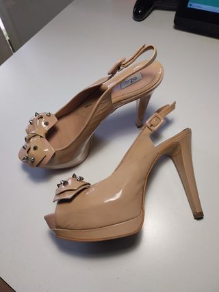 Tacones Ezzio beige talla 38