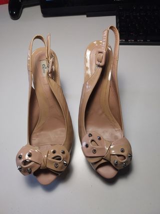 Tacones Ezzio beige talla 38