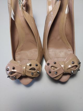 Tacones Ezzio beige talla 38