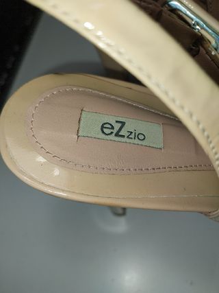 Tacones Ezzio beige talla 38