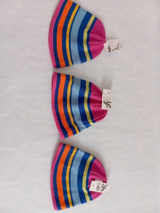 3 Gorros rayas multicolor un guantes niño/a