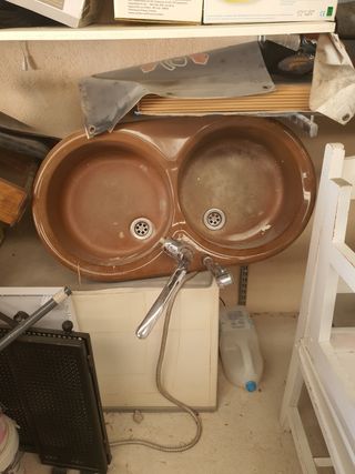 Fregadero doble marrón