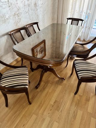 Mesa comedor + 6 sillas clásicas