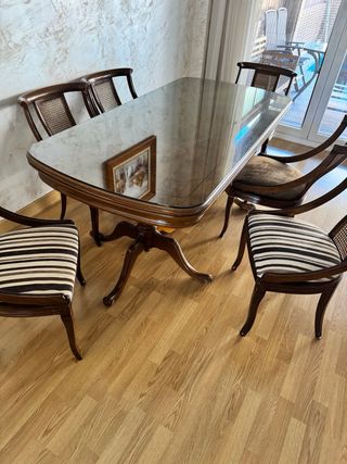 Mesa comedor + 6 sillas clásicas