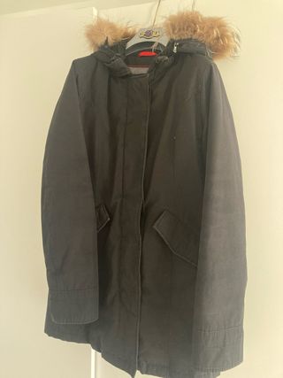 Piumino nero donna con cappuccio in pelliccia 