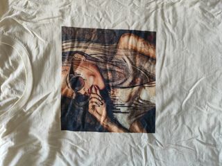 Camiseta blanca ilustración mujer