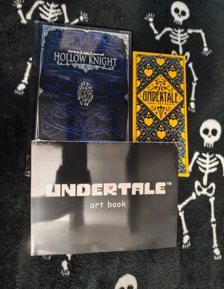 Bundle Hollow knight+ undertale art books + tarot