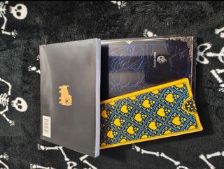 Bundle Hollow knight+ undertale art books + tarot