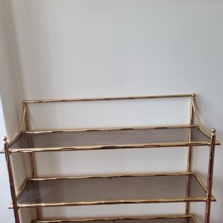 Estantería dorada vintage