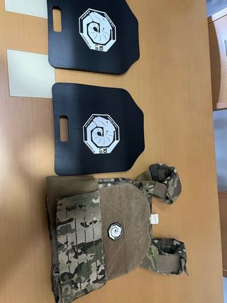 Chaleco táctico + 2 placas 10lbs