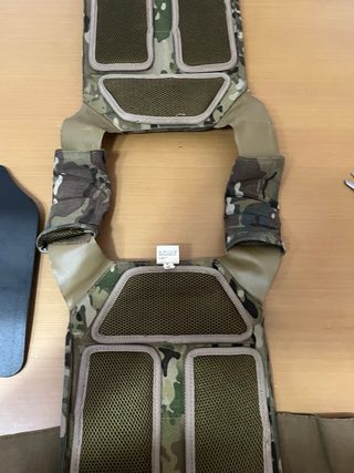 Chaleco táctico + 2 placas 10lbs