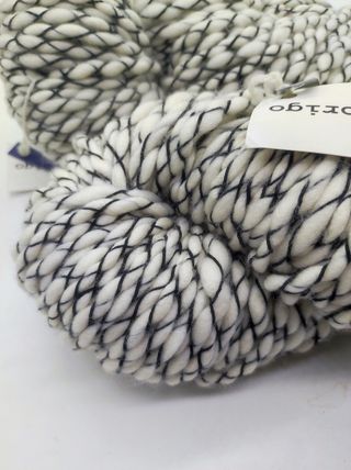 2 ovillos Malabrigo Caracol color natural 063