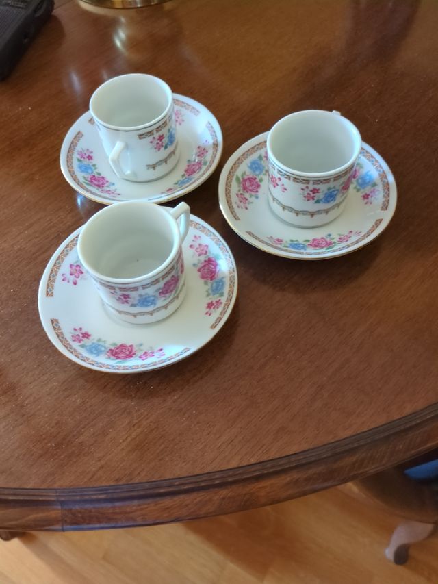Regalo por compra  Juego café porcelana 3 tazas