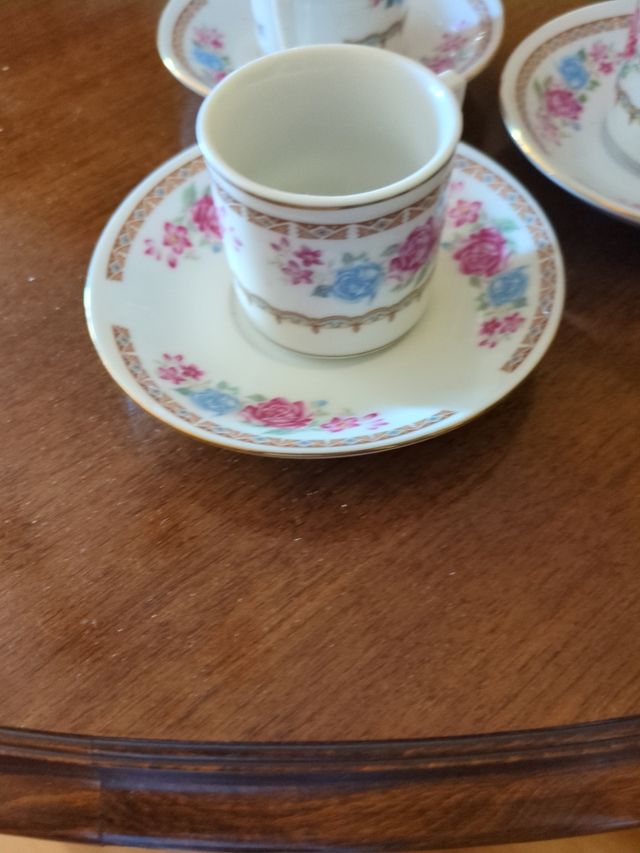 Regalo por compra  Juego café porcelana 3 tazas