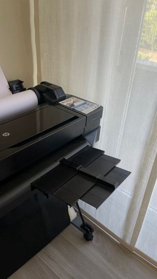 Impresora HP Designjet T120 -con pedestal incluido