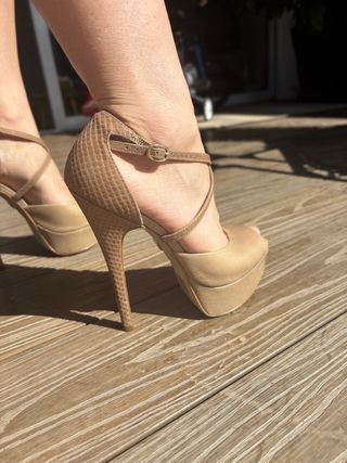 Sandalias tacón beige piel