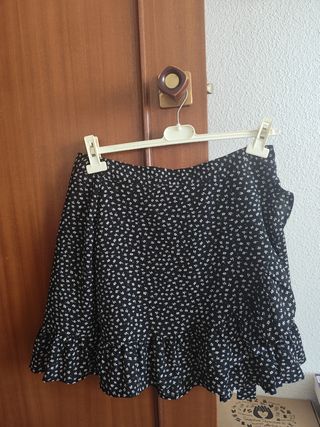 Falda negra flores - volantes