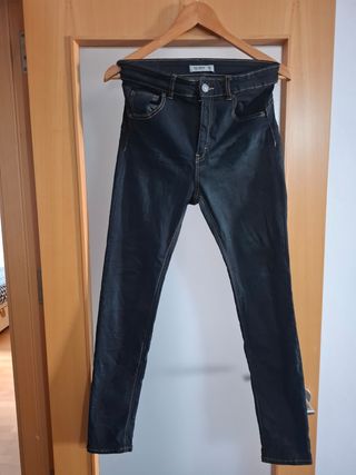 Jeans Pull&Bear negros talla 40