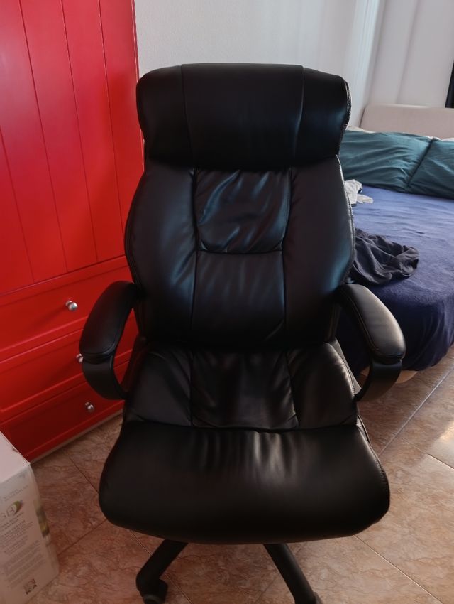 Silla oficina piel sintética negra