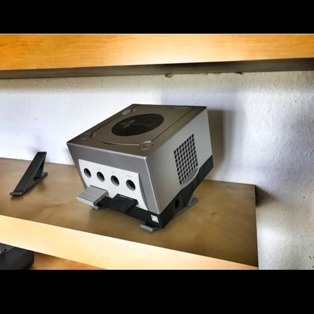 Expositor universal alzador para tus consolas