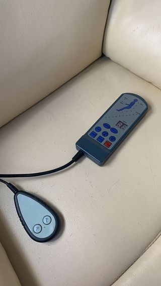 Butaca con funcion de masaje y reclinable.