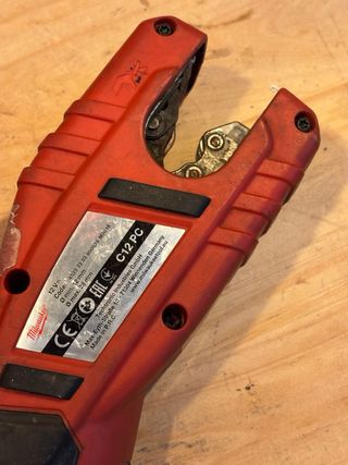 Cortatubos Milwaukee M12