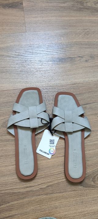 Sandalias sin estrenar. Con etiquetas.