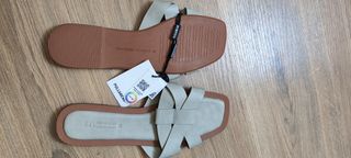 Sandalias sin estrenar. Con etiquetas.