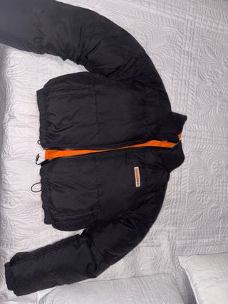 Chaquetón acolchado negro reversible 