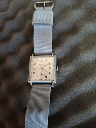 Universal Genève reloj 28mm
