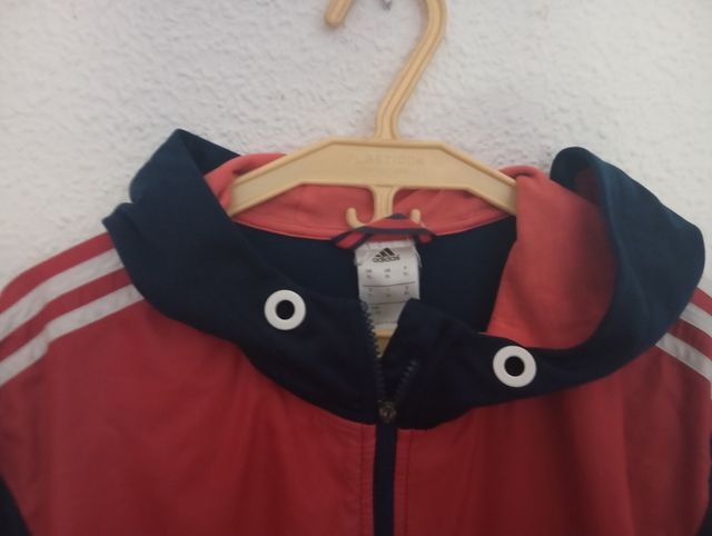 Sudadera azul y roja hombre