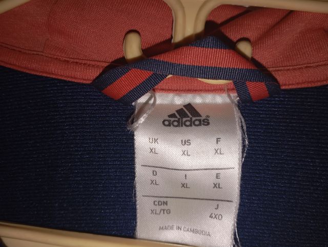 Sudadera azul y roja hombre