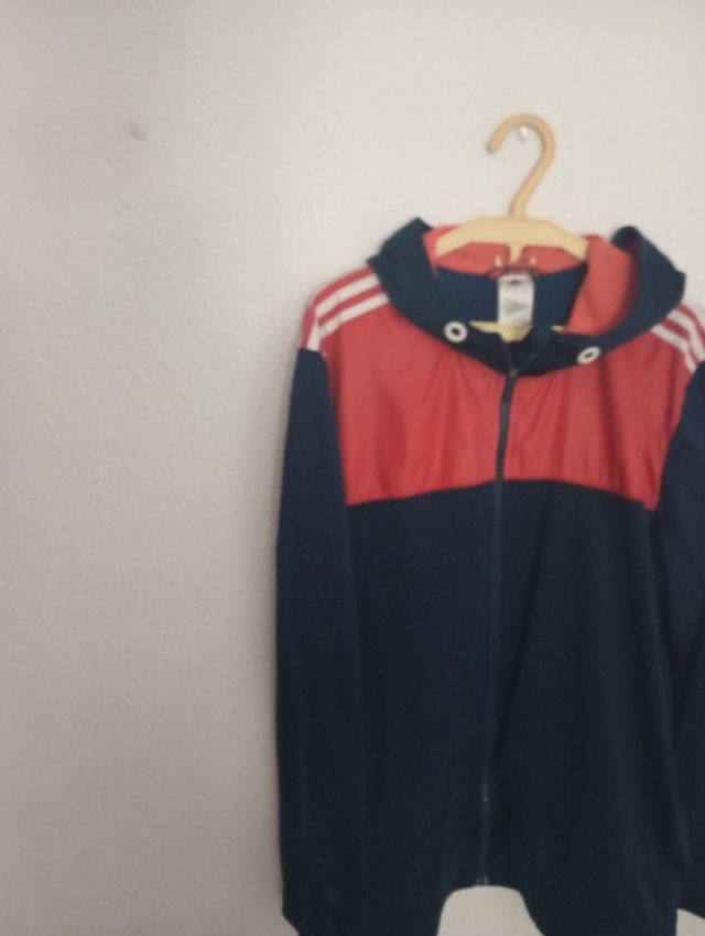 Sudadera azul y roja hombre