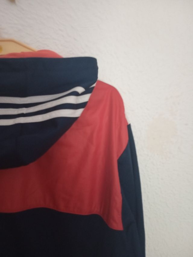 Sudadera azul y roja hombre