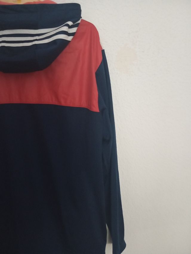 Sudadera azul y roja hombre